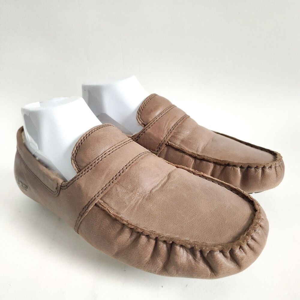 UGG Men's 5648 Loafers Size 8 Nuetral Leather Moccasin Slippers Sherpa Sheepskin